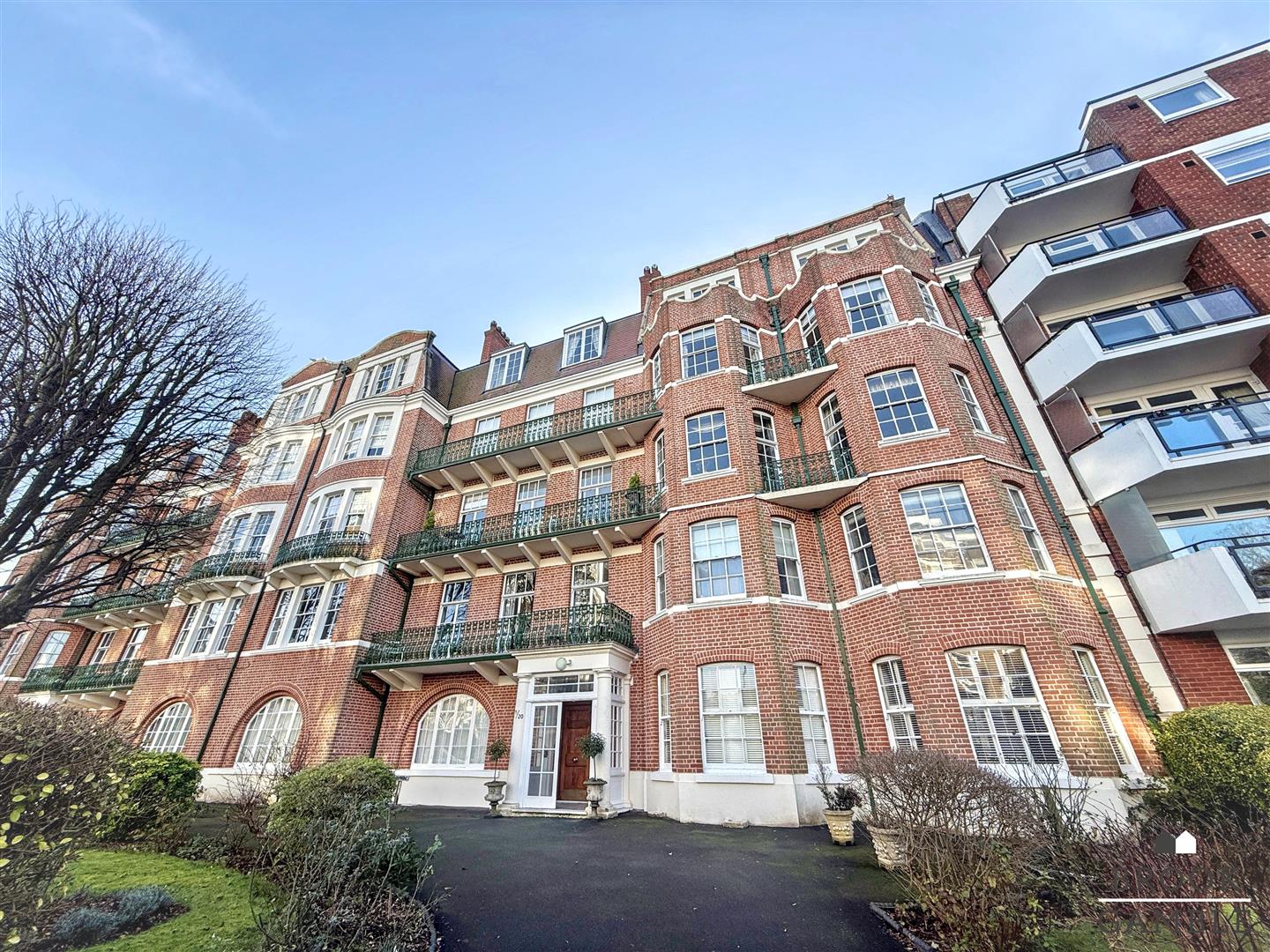 4 Bedroom Apartment for Sale: £1,600. Hartington Place in Eastbourne, East Sussex